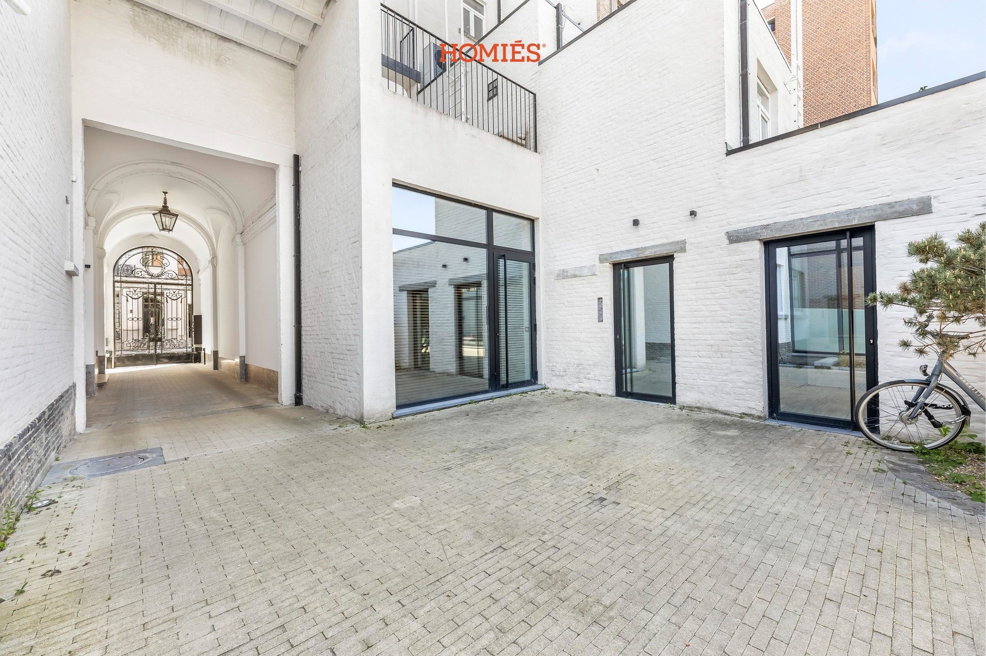 Ruime handelsruimte op toplocatie foto 11