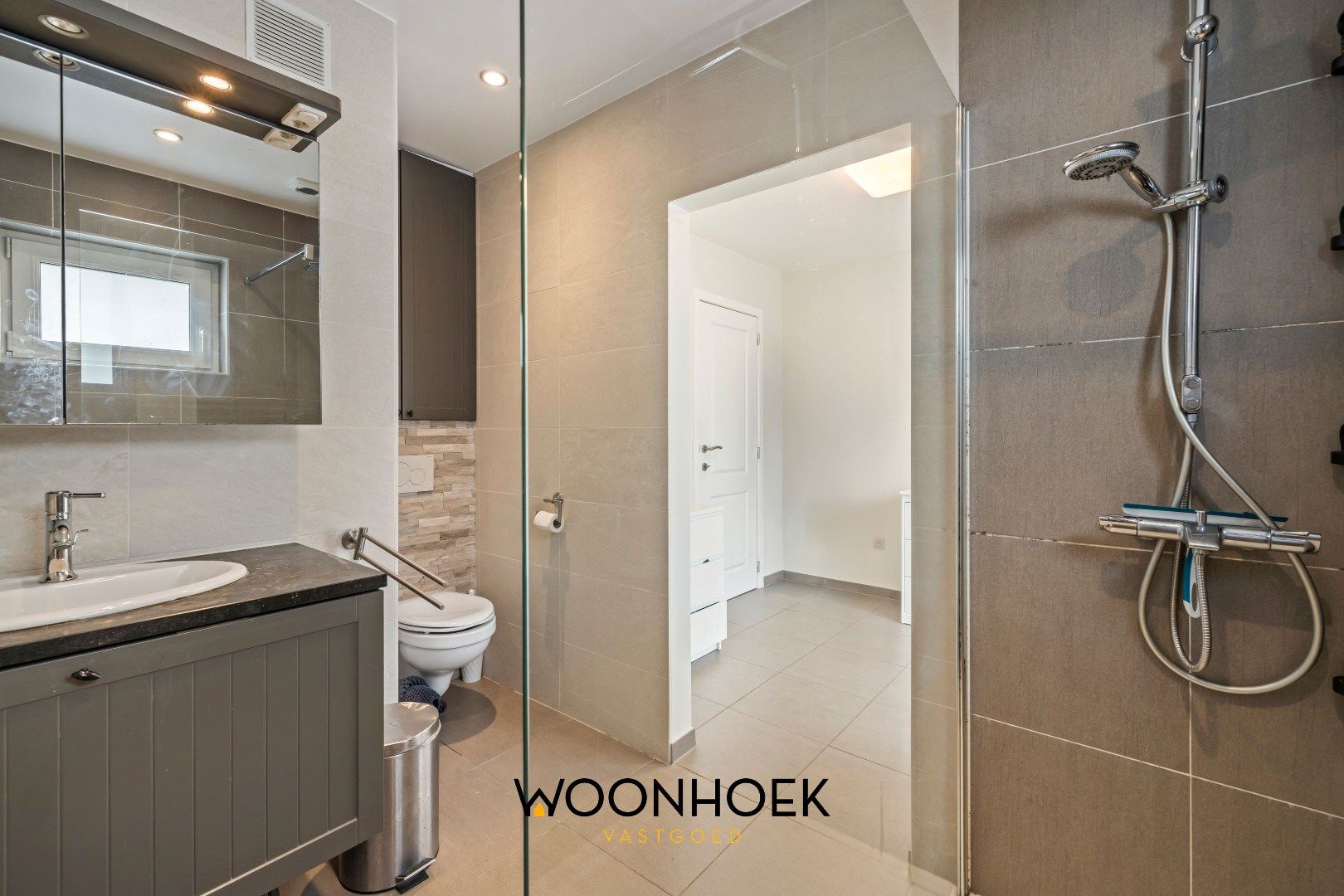 Luxueuze villa met zwembad op residentiële ligging op Staakte te Lokeren! foto 14