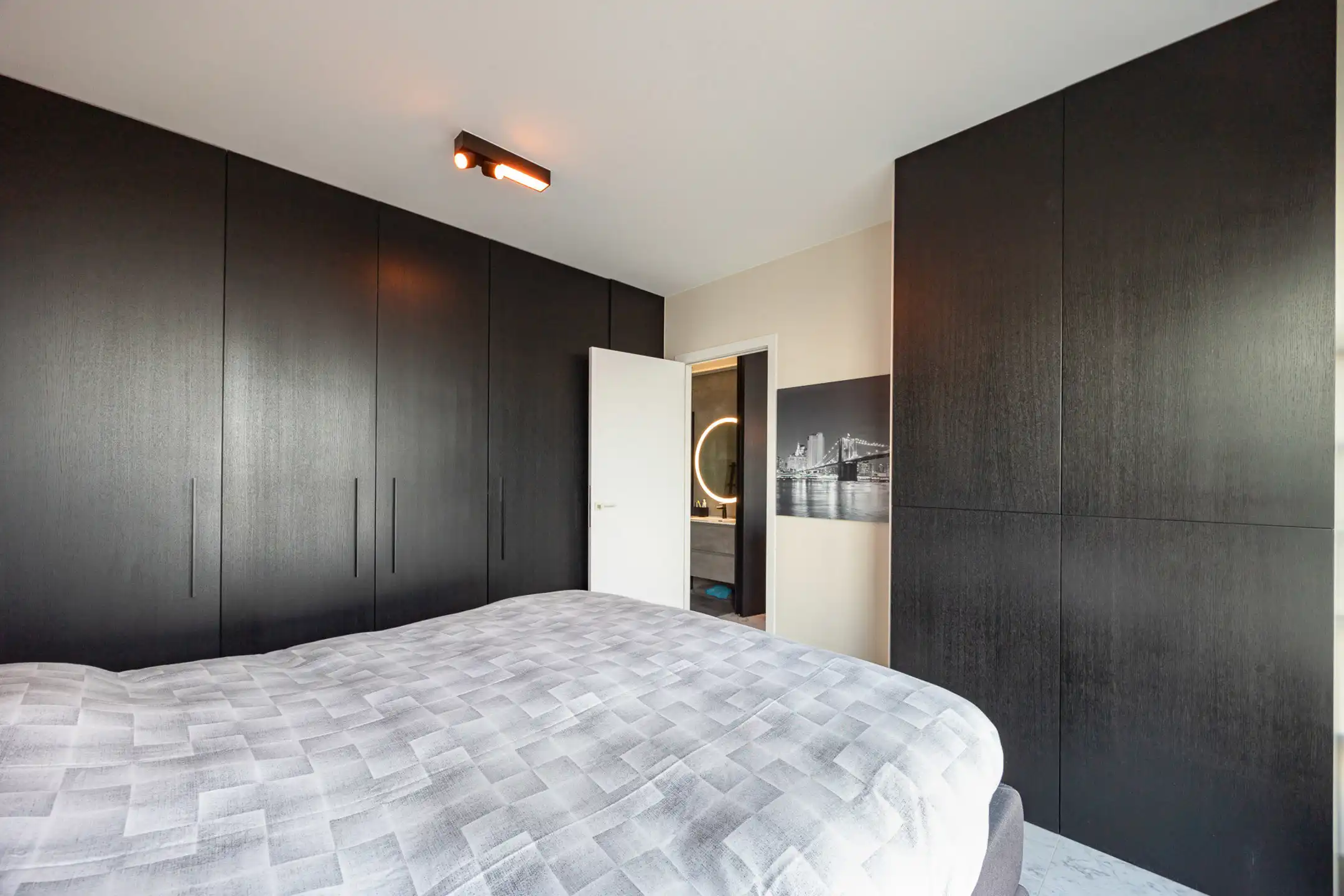 Uniek luxe appartement te residentie London Tower foto 12