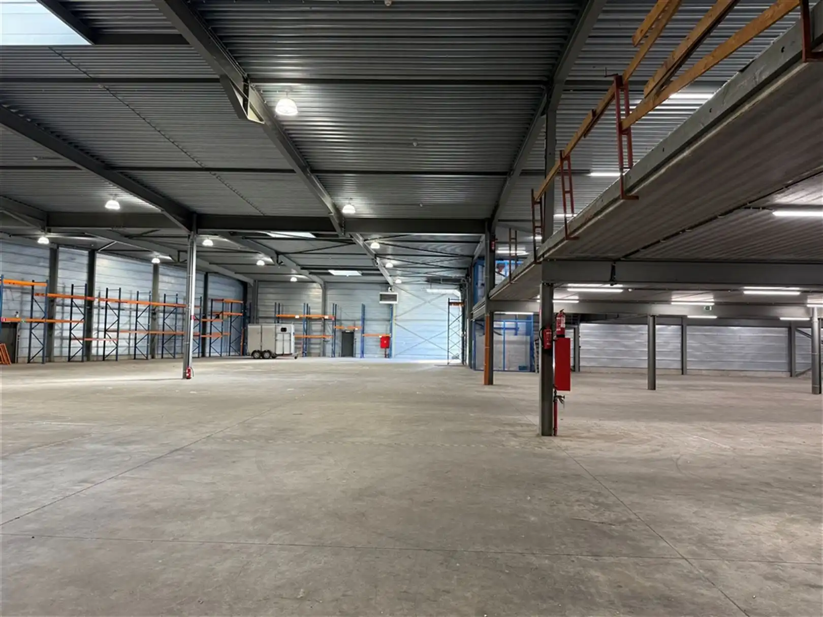 Polyvalent bedrijfsgebouw foto 18