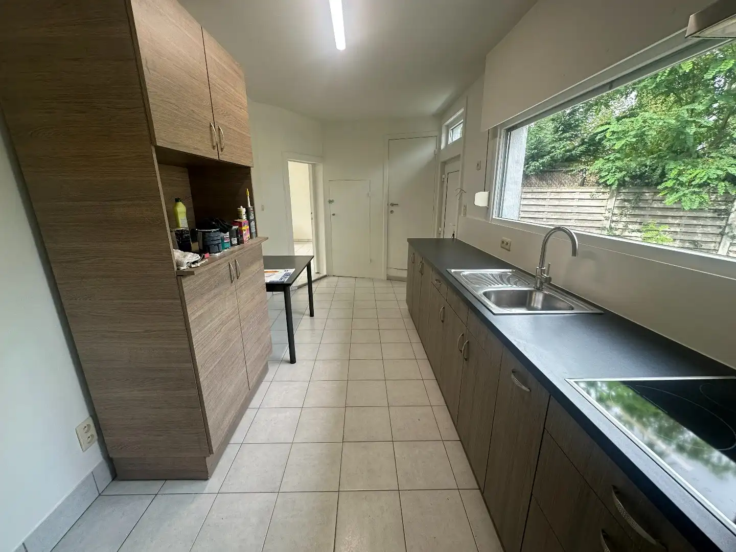 Gezellige gerenoveerde woning met 3 slpk, carport en tuintje, rustige ligging te Torhout foto 3