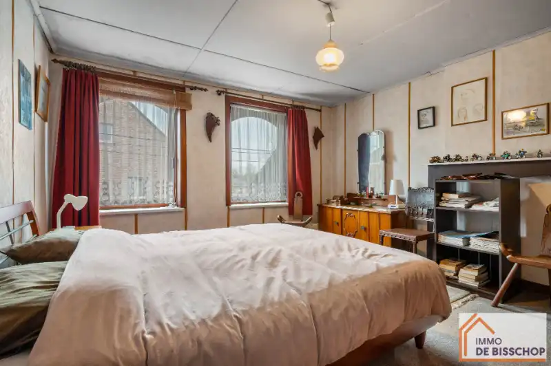 Te renoveren half open bebouwing met 3 slaapkamers, tuin en garage. foto 12