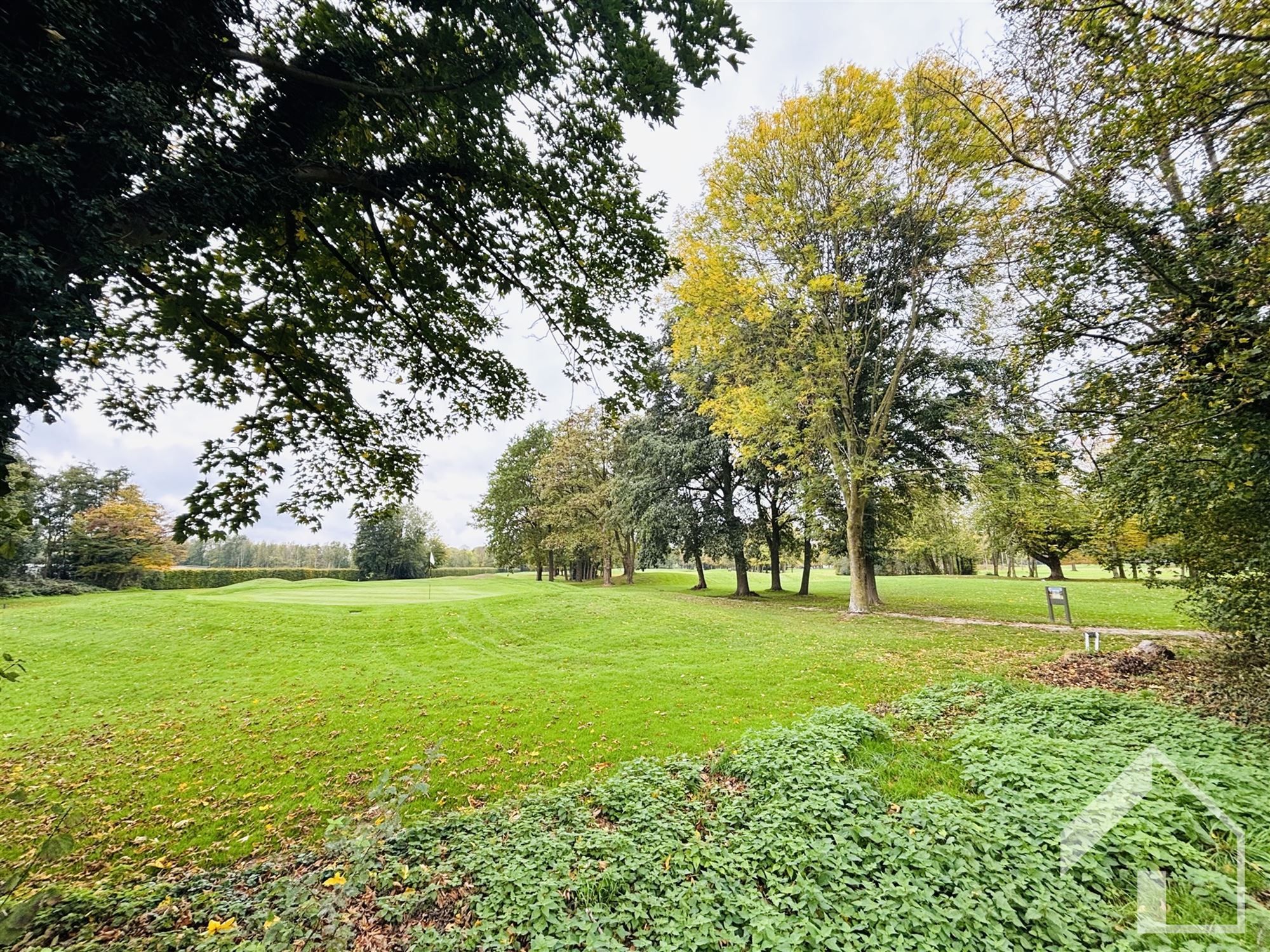 Prachtig perceel bouwgrond met zicht op Golf Van Bossenstein foto {{pictureIndex}}