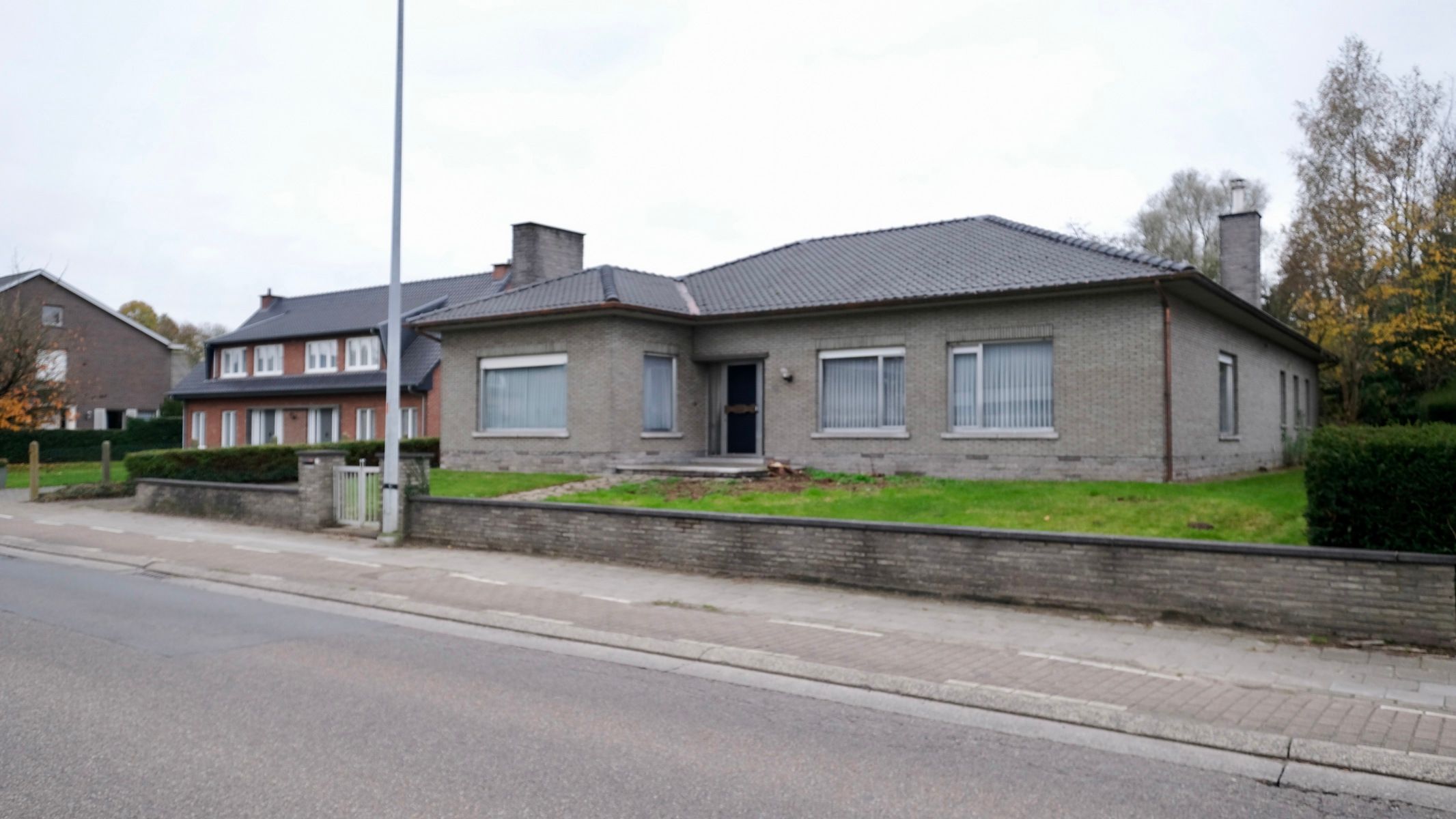 Ruime bungalow met grote tuin en garage foto 2