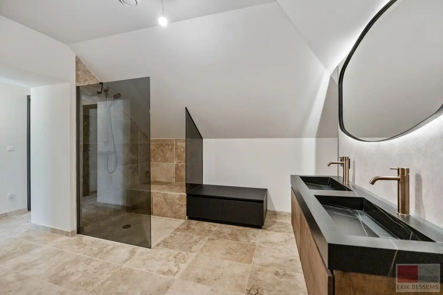 Unieke loft-appartement aan de Oude Kerkstraat 55 in Dilsen-Stokkem foto 36