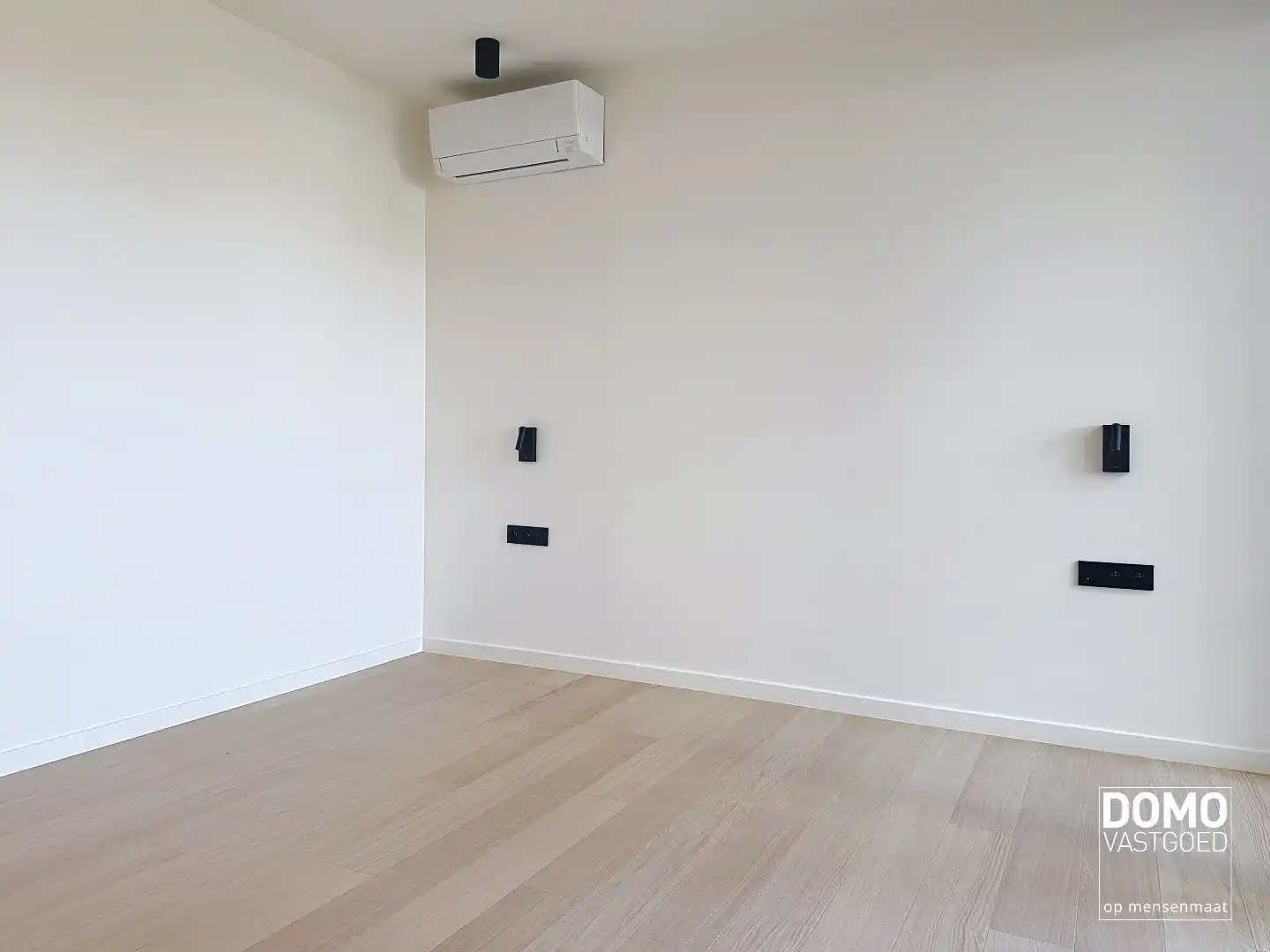 HOOGWAARDIG AFGEWERKT APPARTEMENT VAN 134M² MET 2 SLAAPKAMERS, RUIM TERRAS EN PARKEERPLAATS TE CENTRUM TUILT foto 9