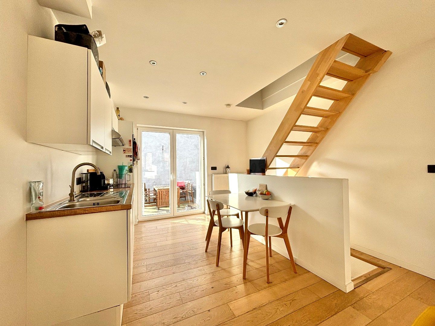 Volledig gerenoveerde woning met 3 slaapkamers en 2 badkamers! foto 3