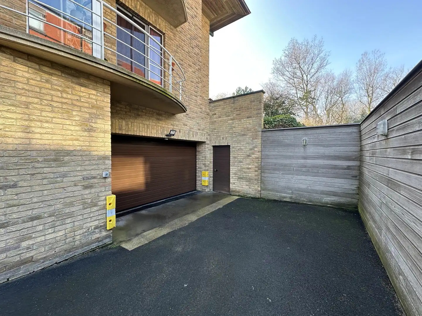 Afgesloten ruime garagebox nabij de Zeedijk. foto 3