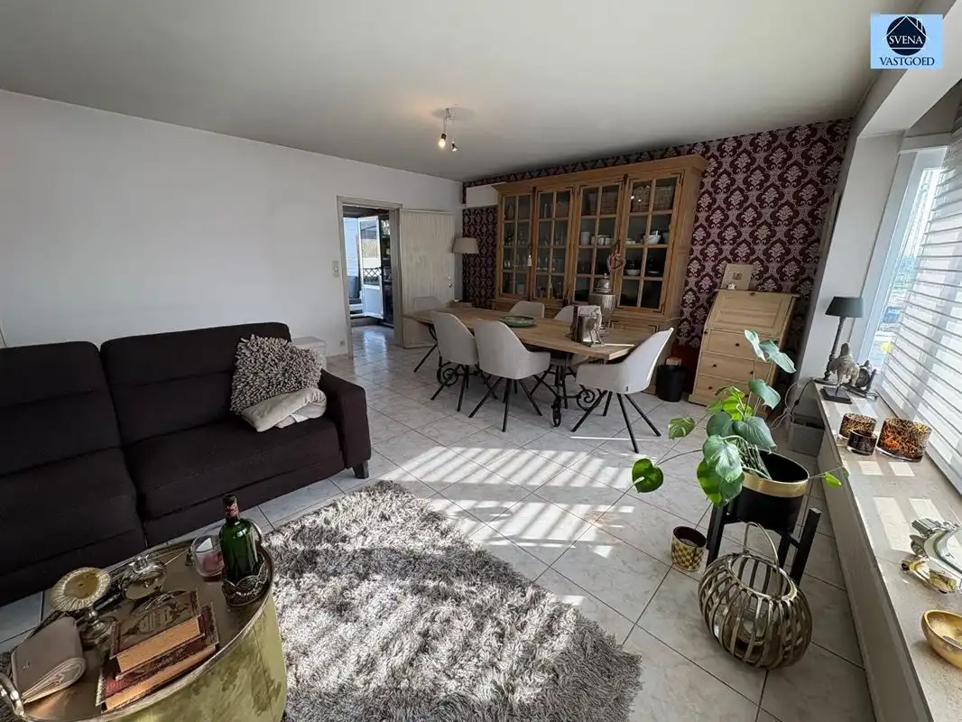 ZEER GOED GELEGEN, MOOIE WONING MET GARAGE foto {{pictureIndex}}