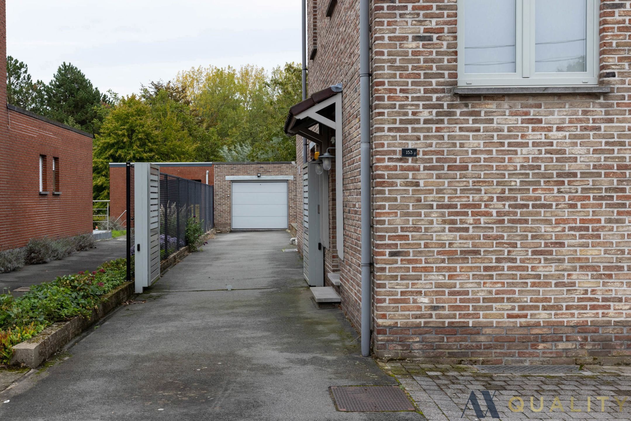 Ruime halfopen woning met tuin nabij centrum Bornem foto 3