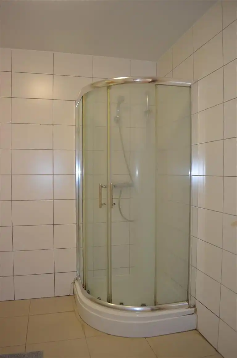 Recent gelijkvloers appartement met twee slaapkamers en privé garage aan de kanaalkom van Leopoldsburg. foto 10