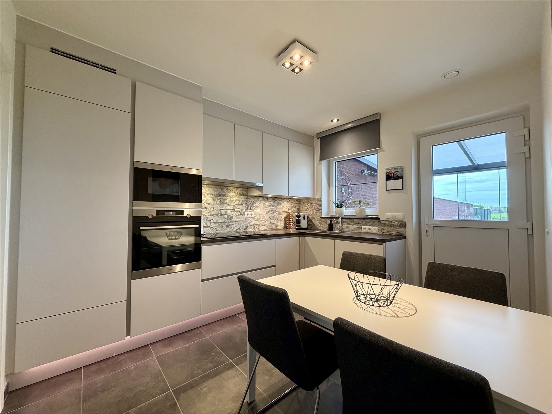 Hoogwaardig afgewerkte nieuwbouwwoning! foto 12