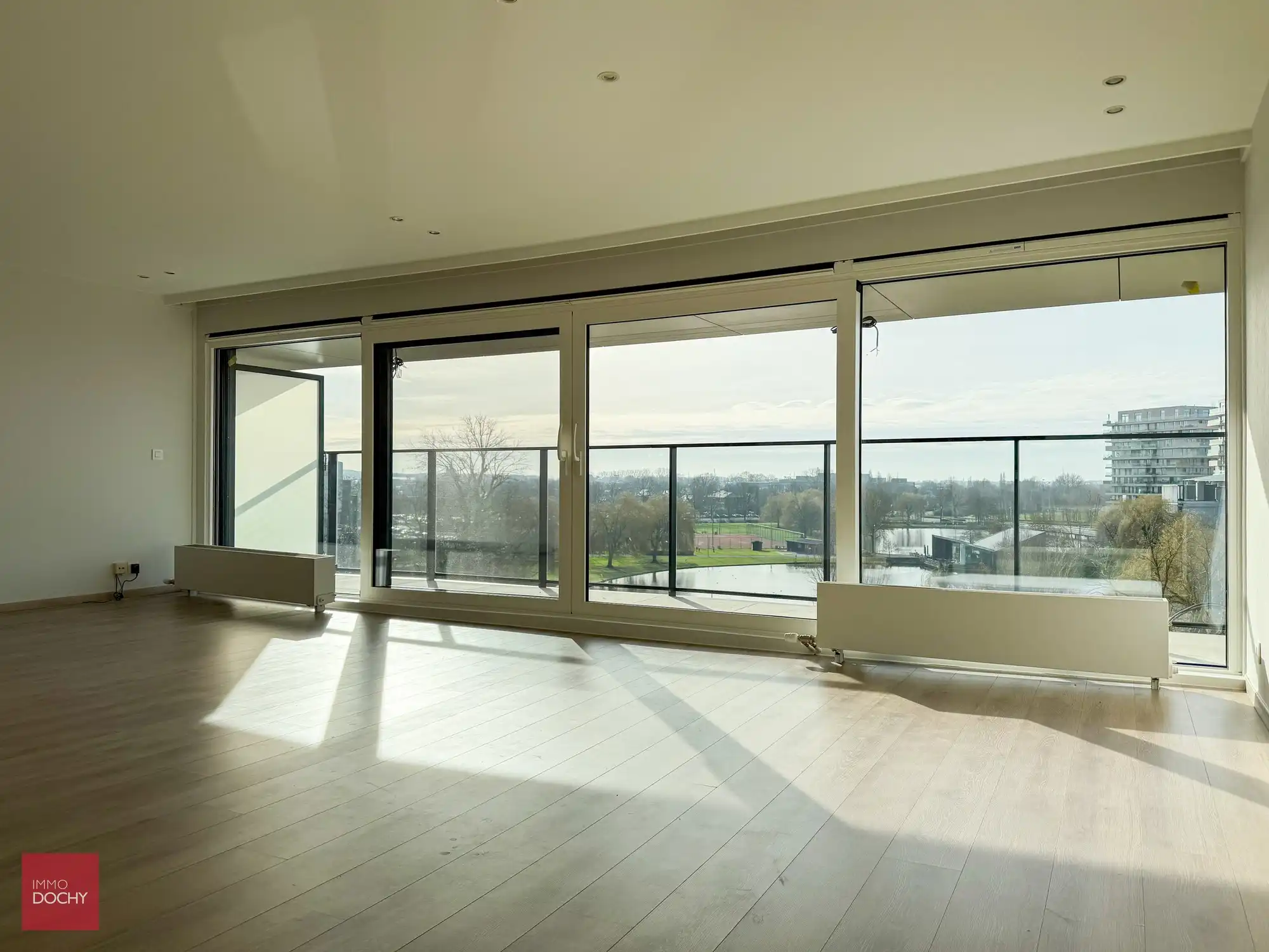 Volledig vernieuwd en geschilderd appartement in residentie REGENBOOG | Gemeenteplein 20 45 foto {{pictureIndex}}