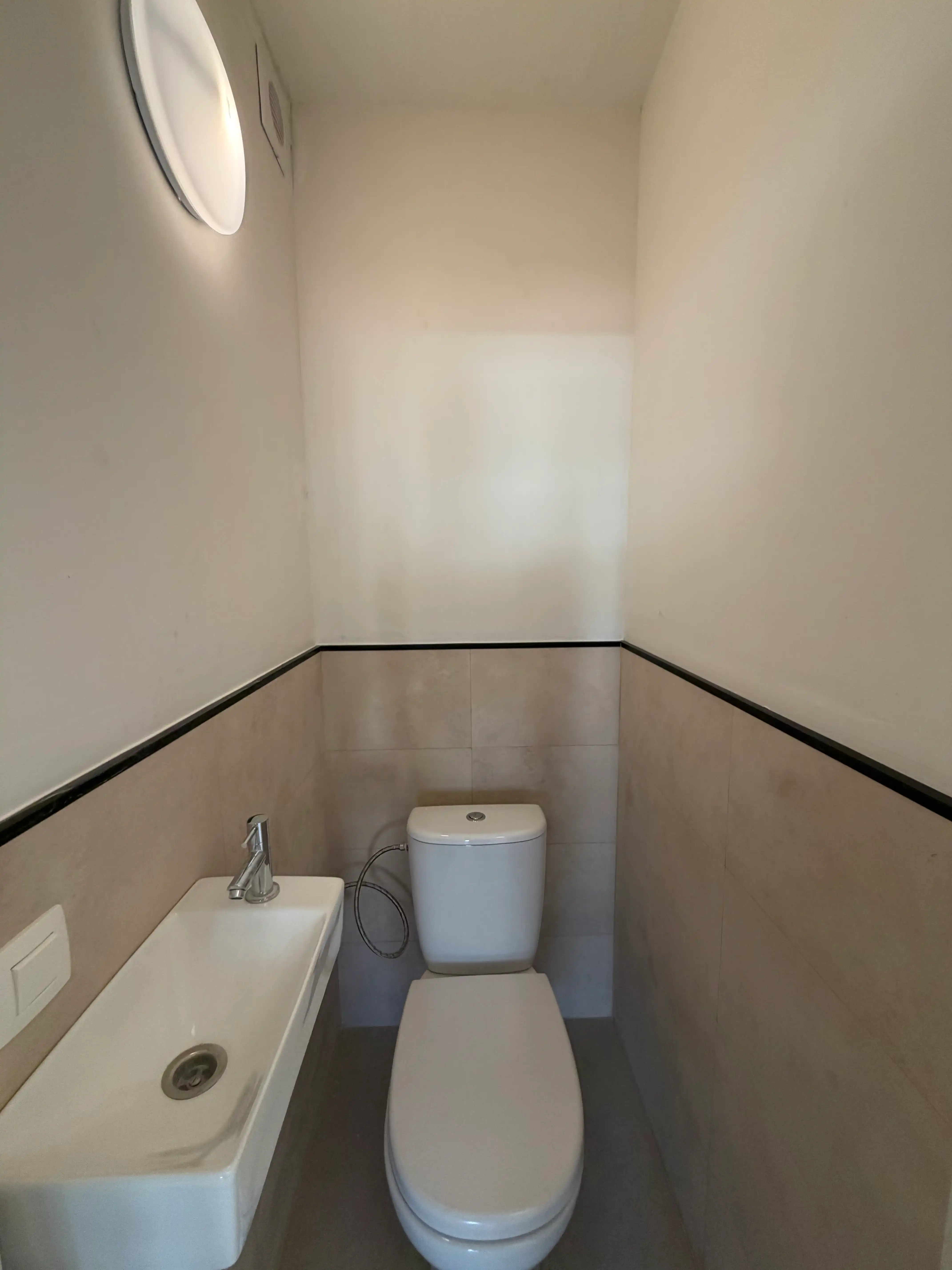 GENK te koop: gerenoveerd appartement met 2 slaapkamers foto 11