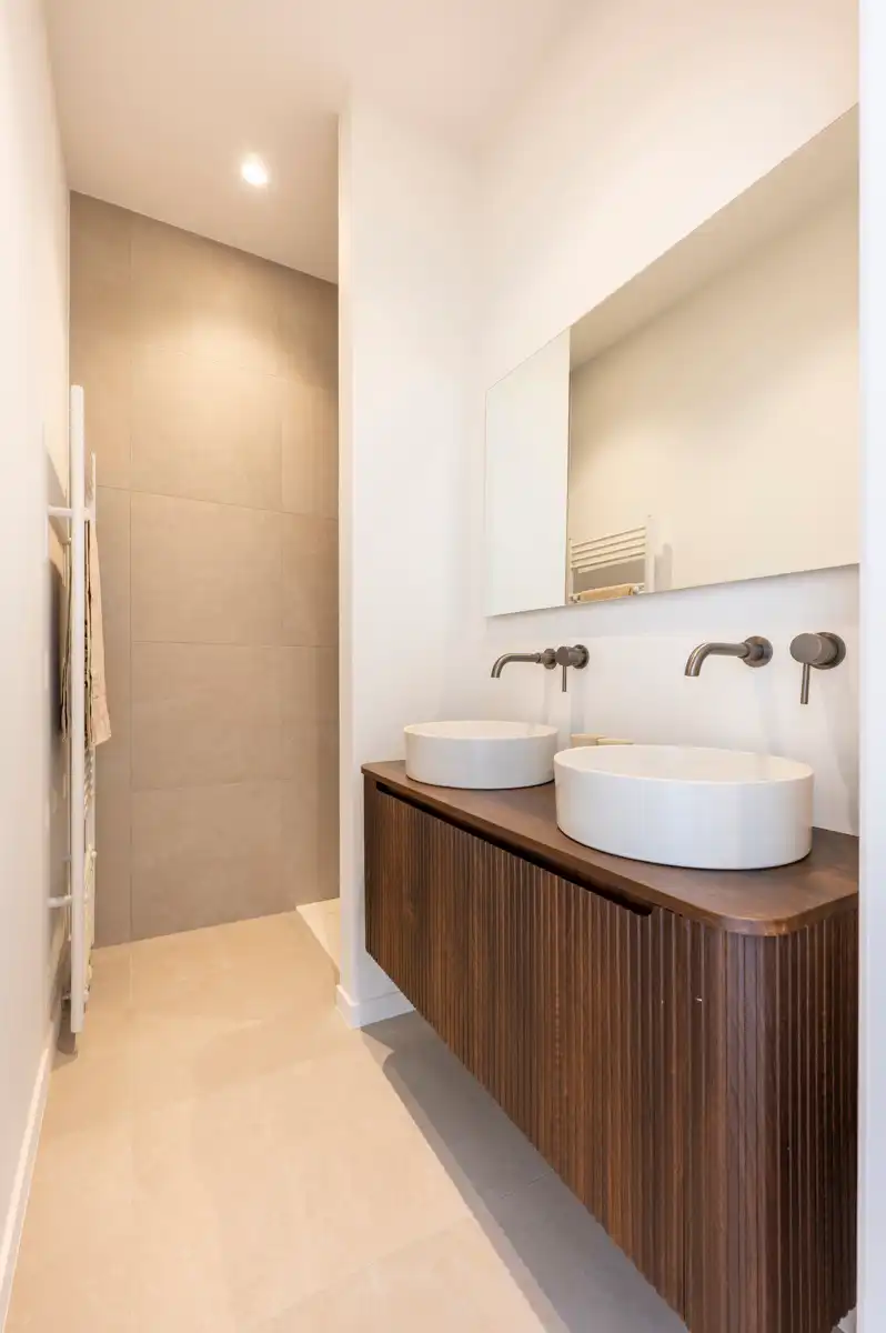 Gerenoveerd appartement met privé terras nabij Marnixplaats foto 7