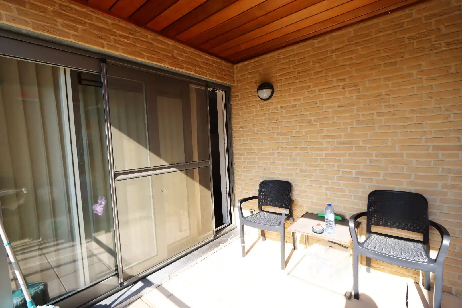 Instapklaar appartement met twee slaapkamers en overdekt terras foto 15