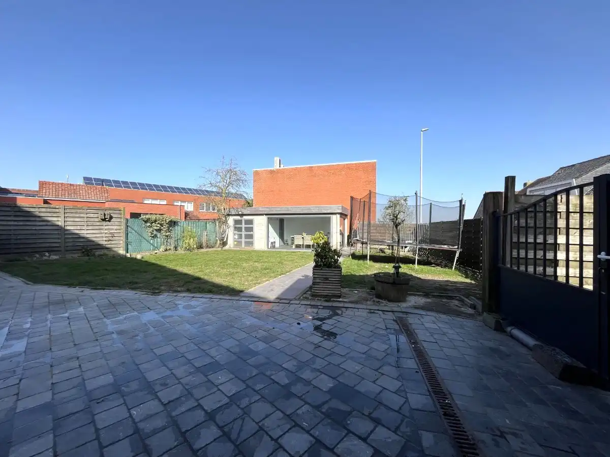 Passendale – Ruime hoekwoning met tuin, poolhouse en praktijkruimte foto 5