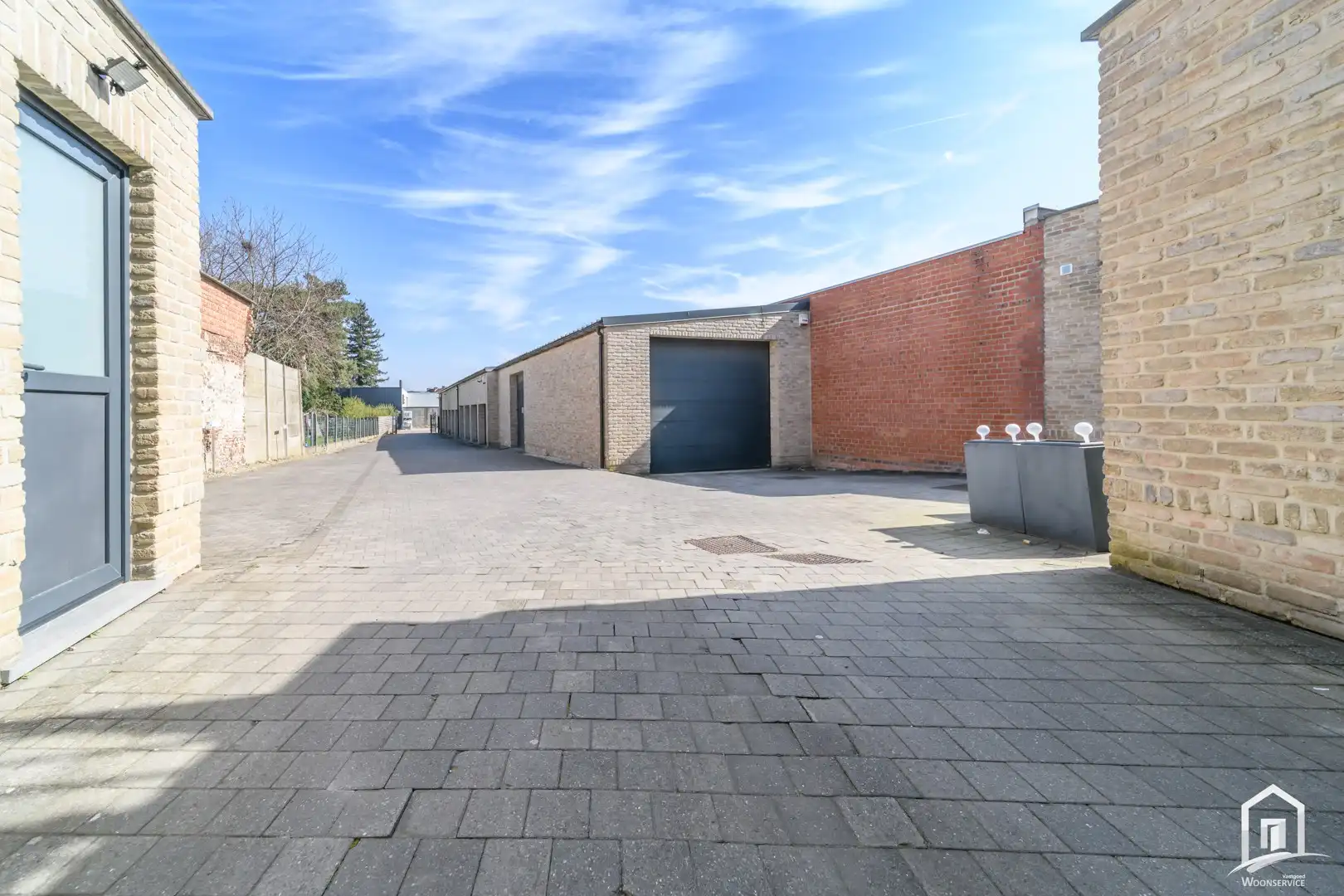 Multifunctioneel magazijn van 800 m² met burelen nabij centrum Aalst foto 3