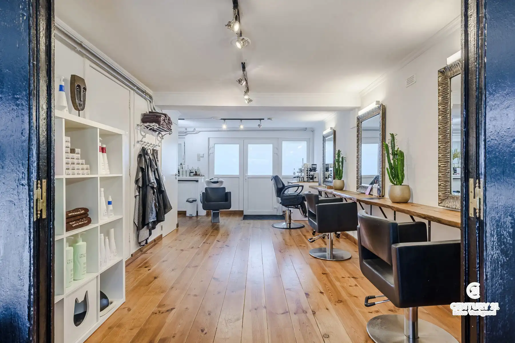 Instapklaar, energiezuinig wonen mét handelsruimte en garage foto 6