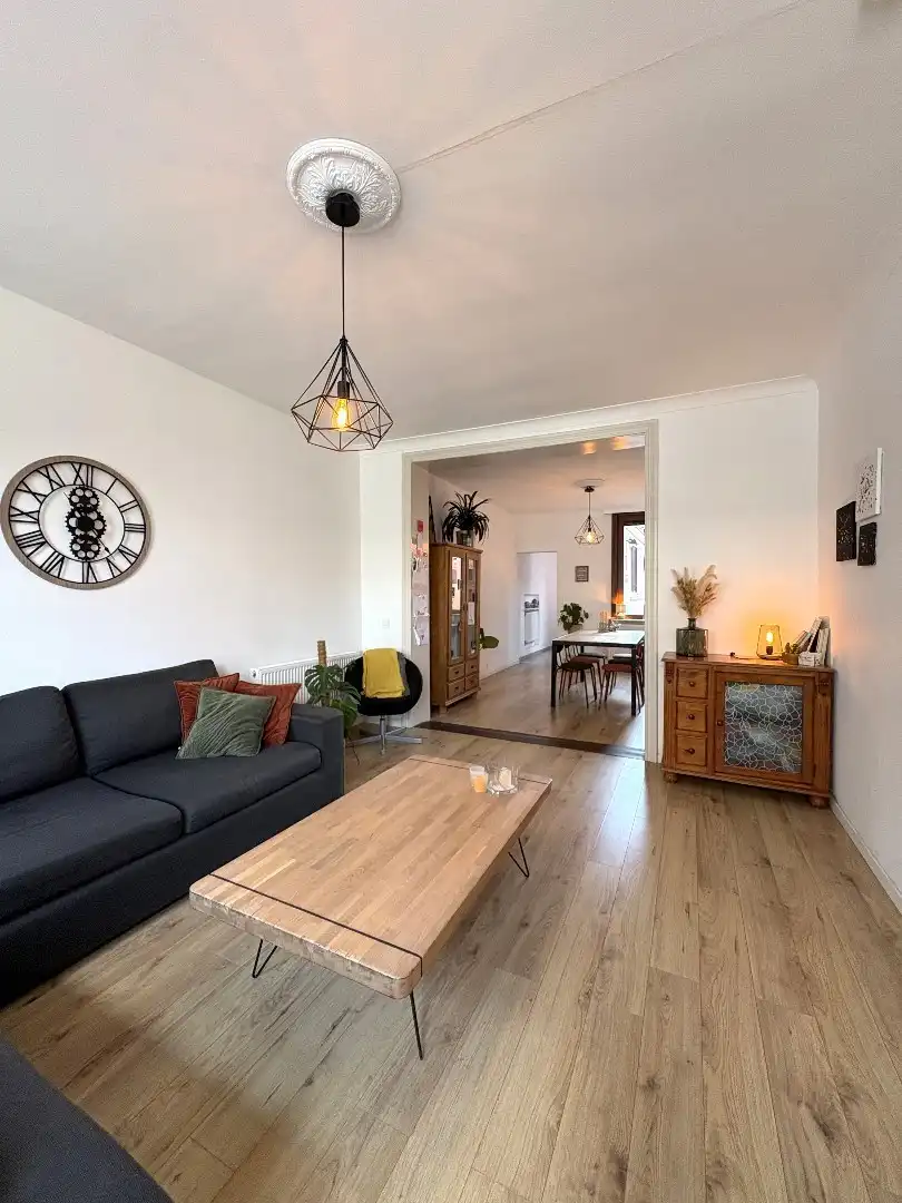 Instapklare woning met 2 slaapkamers en ruime binnenplaats in Menen foto 3
