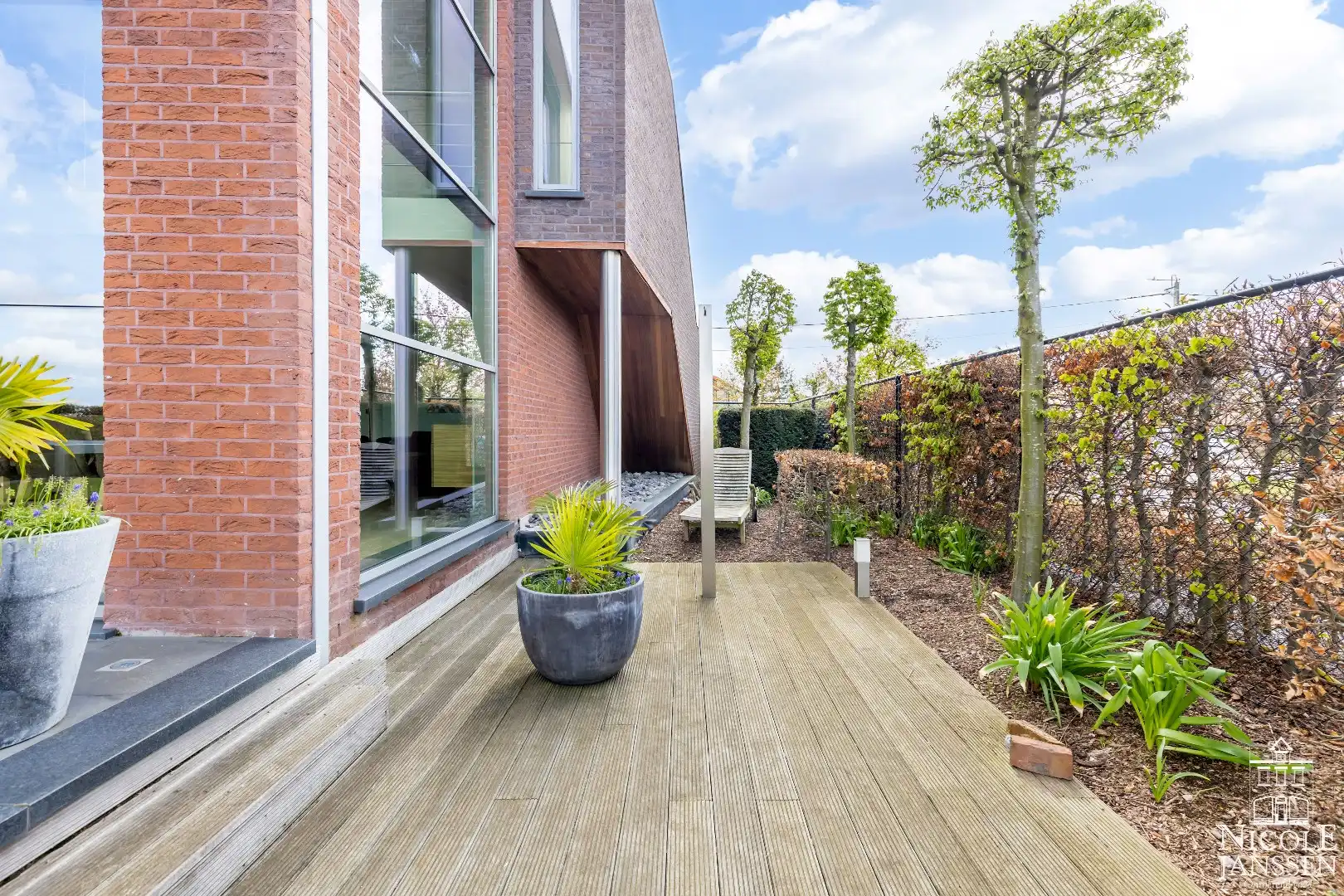 Zeer moderne en luchtige woning met twee slaapkamers gelegen op een rustige locatie foto 40