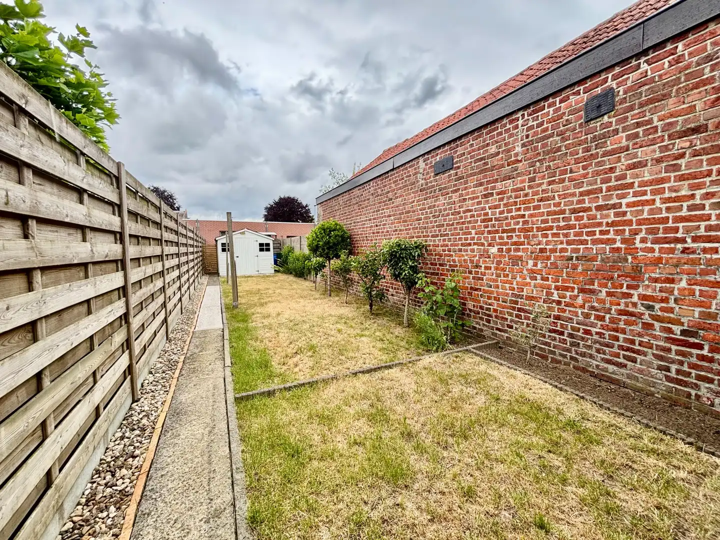 Gezellige rijwoning met tuin en garage foto 9
