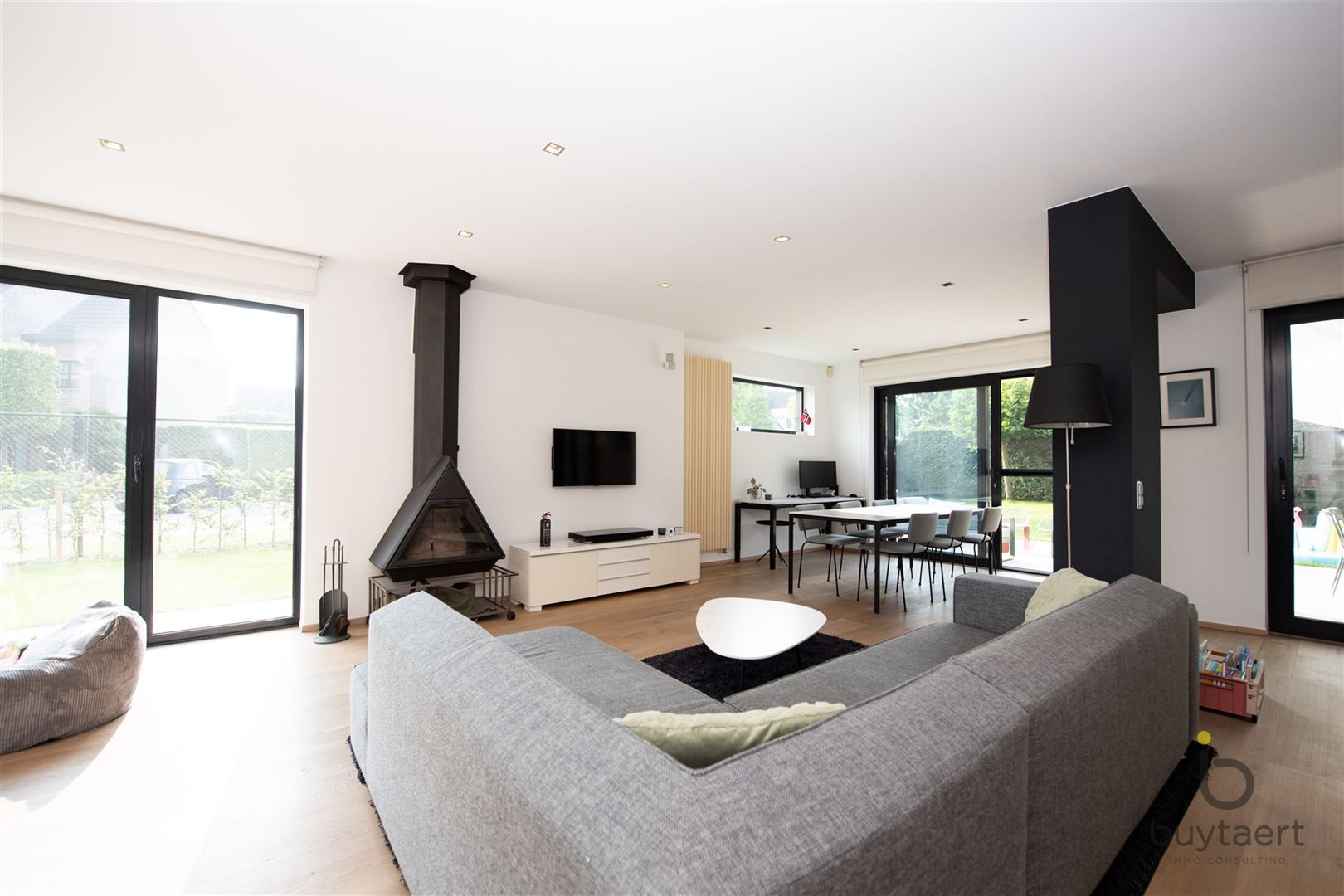  Moderne halfopen woning met karakter in rustige omgeving. foto 6