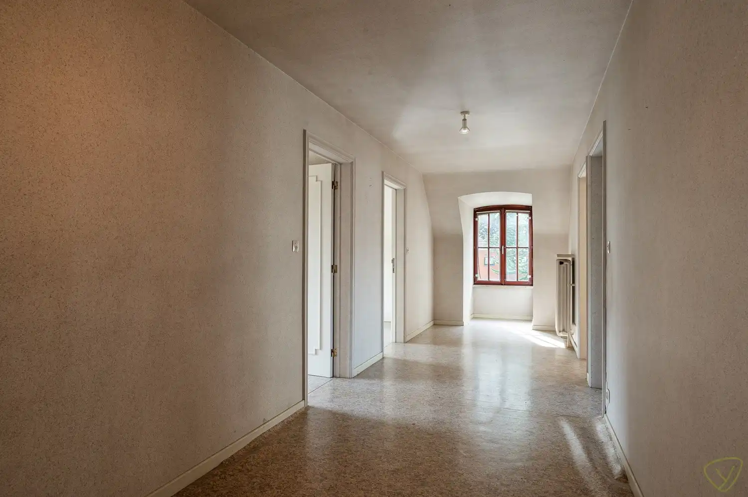 Vrijstaande villa op een uitzonderlijk groot perceel met bosgrond in Lembeke foto 15