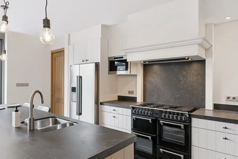Karaktevolle eengezinswoning met garage en ruime tuin foto 9