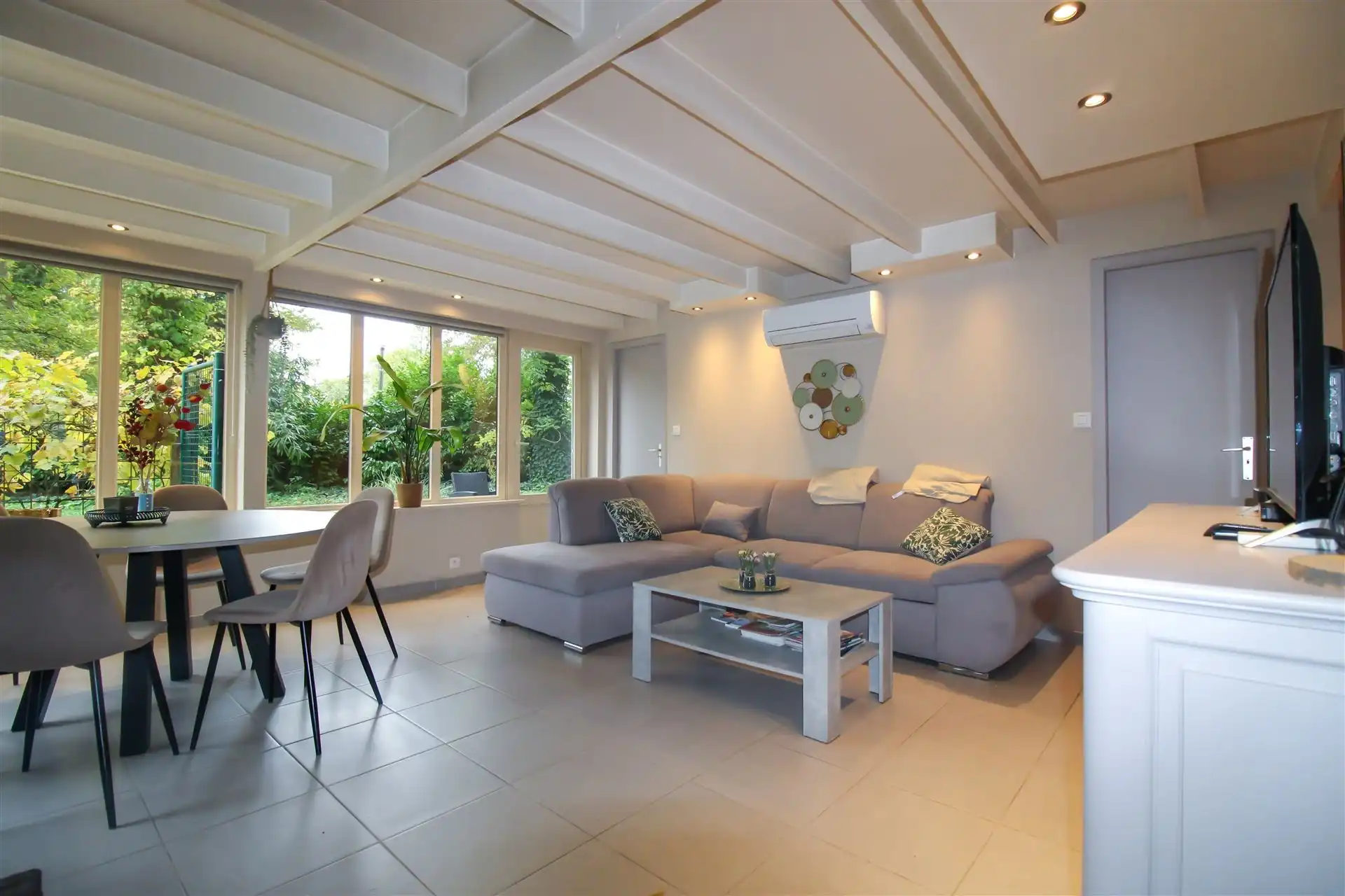 Vakantiewoning met 2 slaapkamer en inboedel op vakantiedomein Sonnevijver te Rekem! foto 2