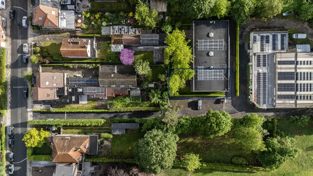 Verkoop via aandelen: Karaktervol atelier, kantoor en/of opslagruimte van ca. 300 m² in Sint-Amandsberg foto 2