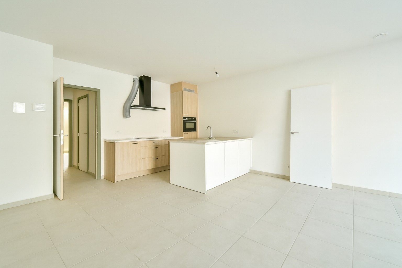 Gelijkvloerse appartement te huur in centrum Torhout! foto 2