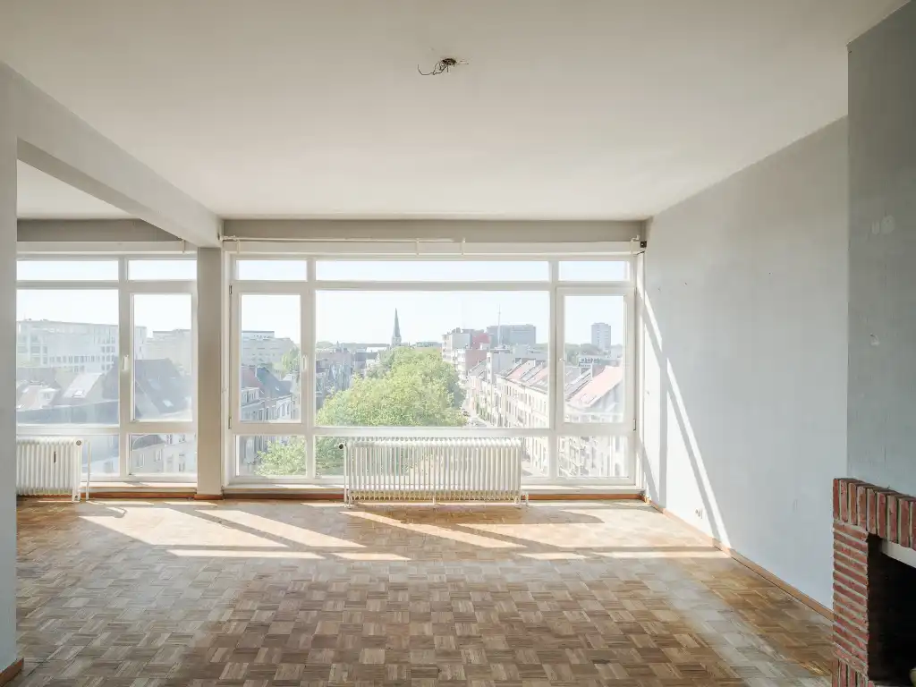 Appartement met panoramisch stadszicht op toplocatie nabij de Coupure foto {{pictureIndex}}