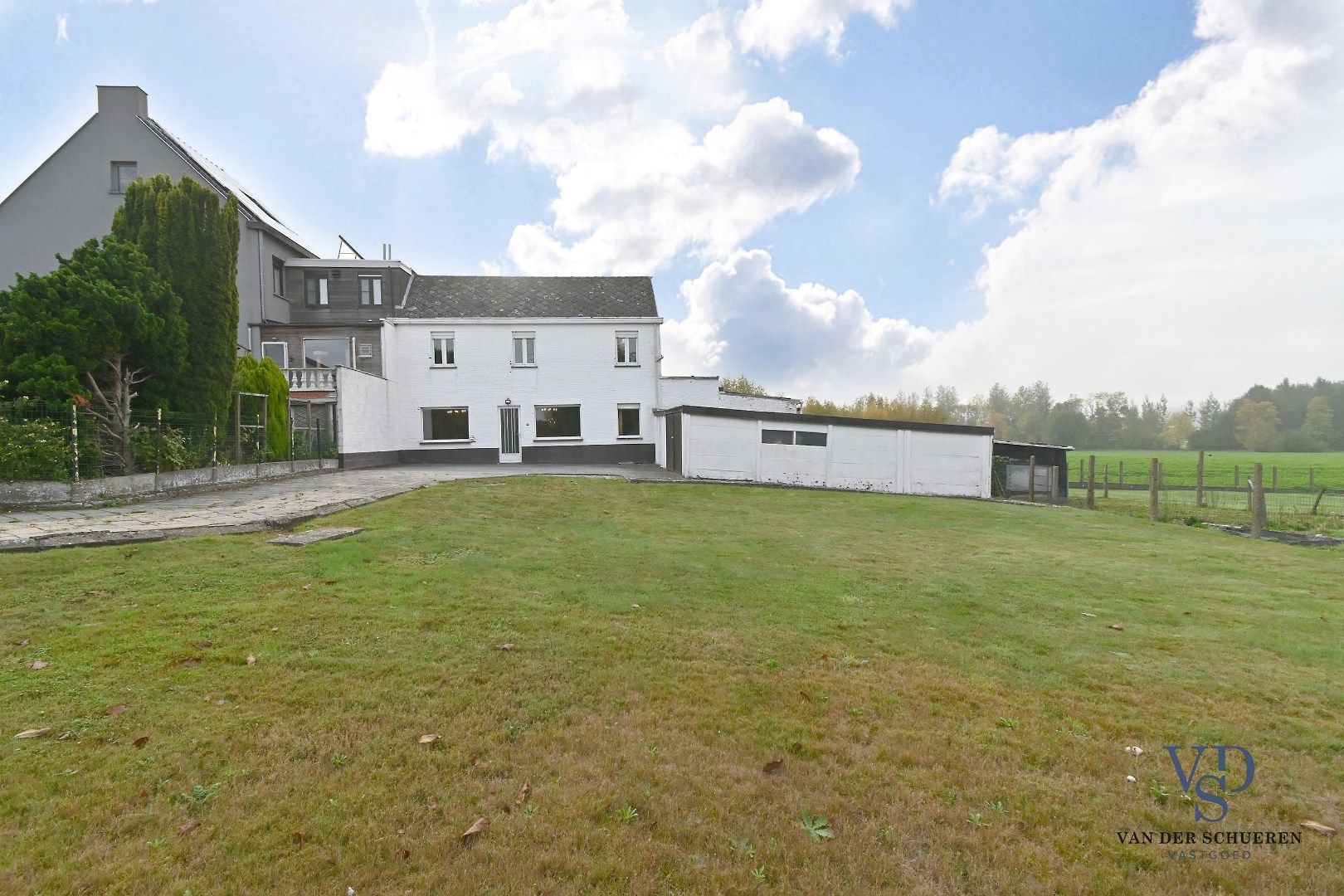 Te renoveren woning met uniek uitzicht op de omliggende akkers foto 23