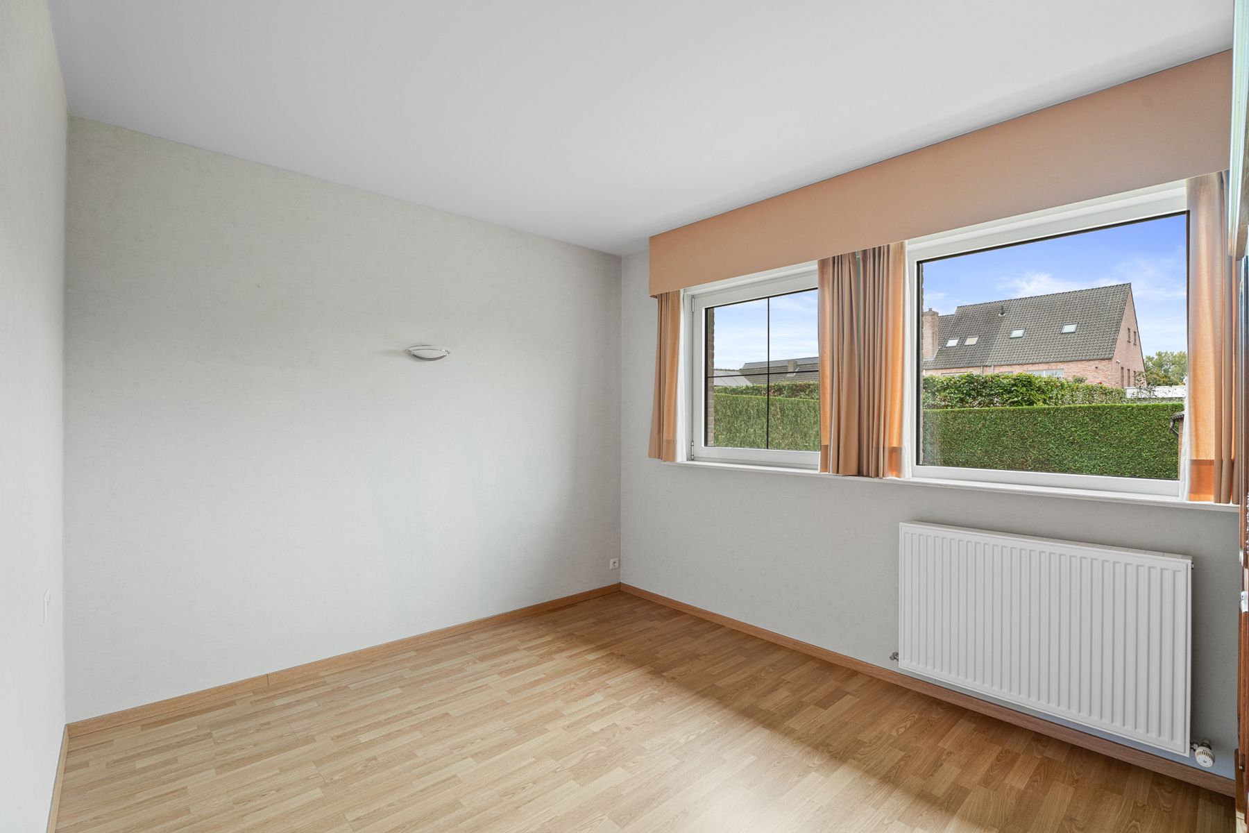 Perfect onderhouden bungalow in een residentiële wijk! foto 9