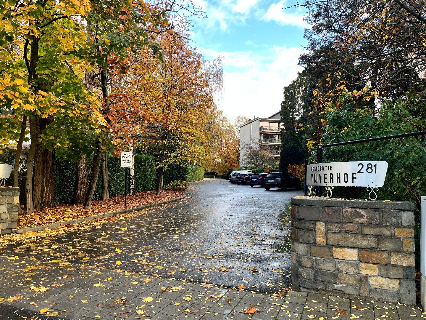 Ondergrondse autostaanplaats in residentieel appartementsgebouw foto 5
