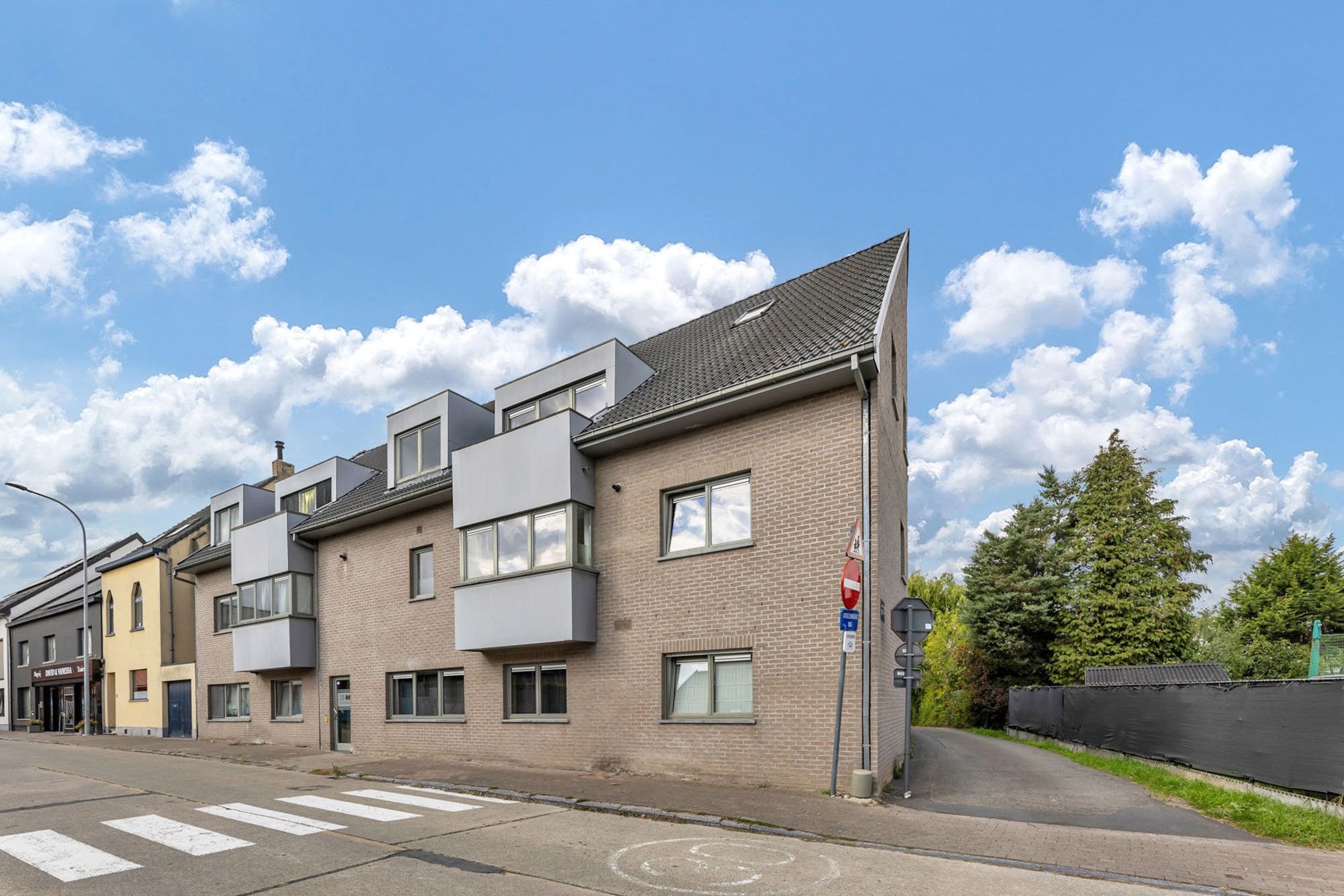 Energiezuinig app met staanplaats en groot terras foto 17