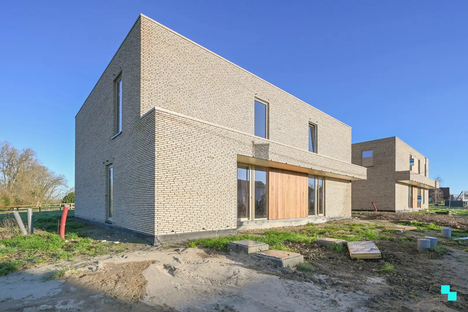 Halfopen nieuwbouwwoning met landelijke verzichten foto 4