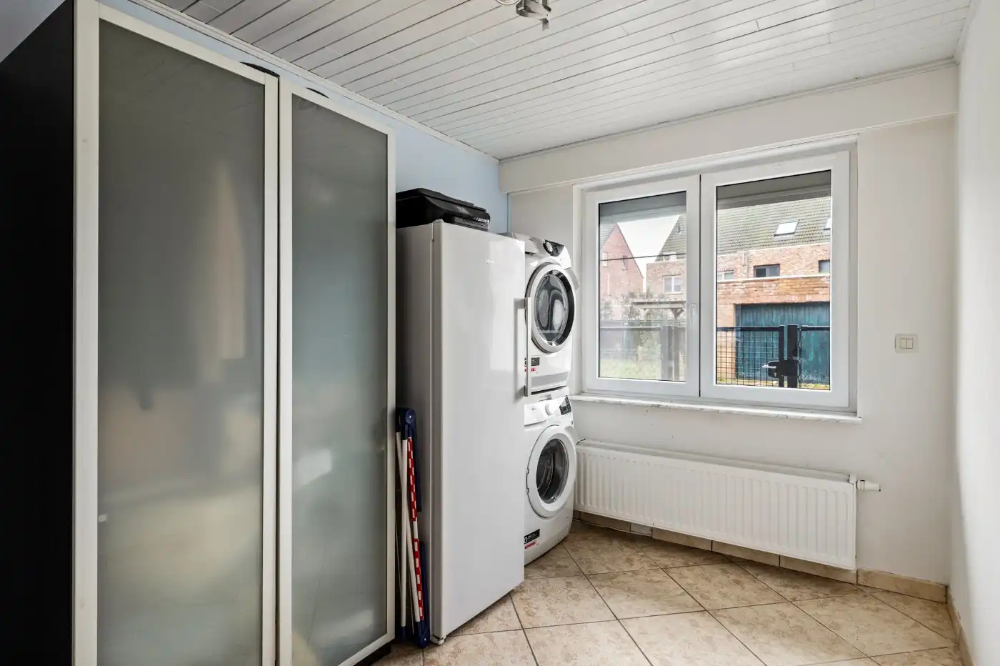 Keurig gelijkvloers appt. met 2 slpk., terras, voortuintje en garagebox foto 13