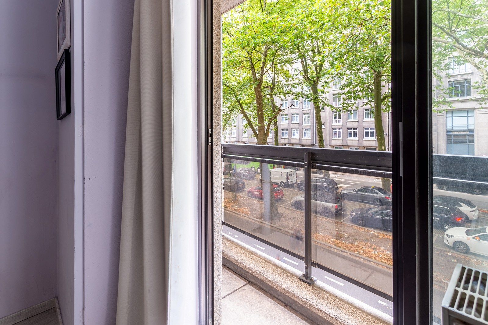 Uiterst ruim vierslaapkamer appartement tussen het Stadspark en de Theaterbuurt!  foto 14