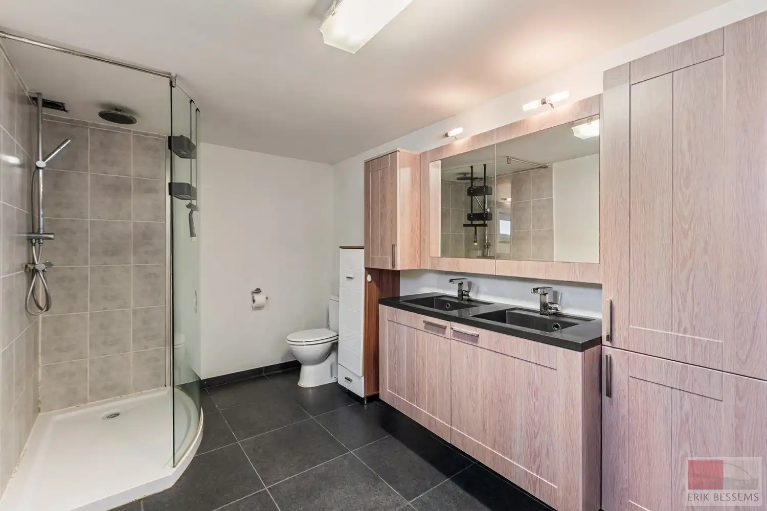 Charmante op te frissen woning met veel potentieel, met een woonoppervlakte van 169 m² foto 13