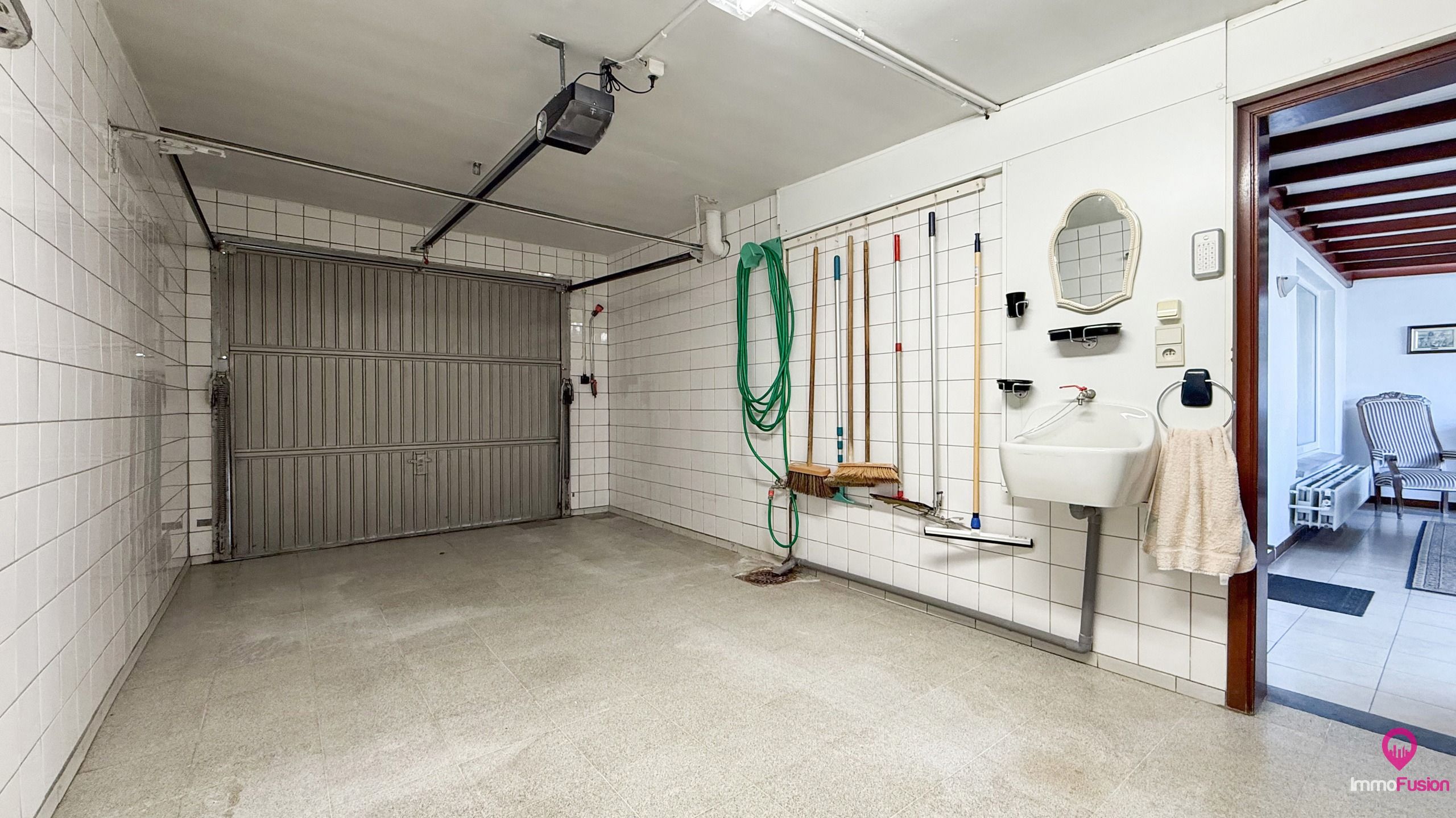 Gezellige gezinswoning met inpandige garage in een woonwijk! foto 14
