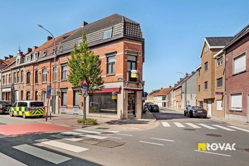 Zeer ruime woning met handelsmogelijkheden foto 2