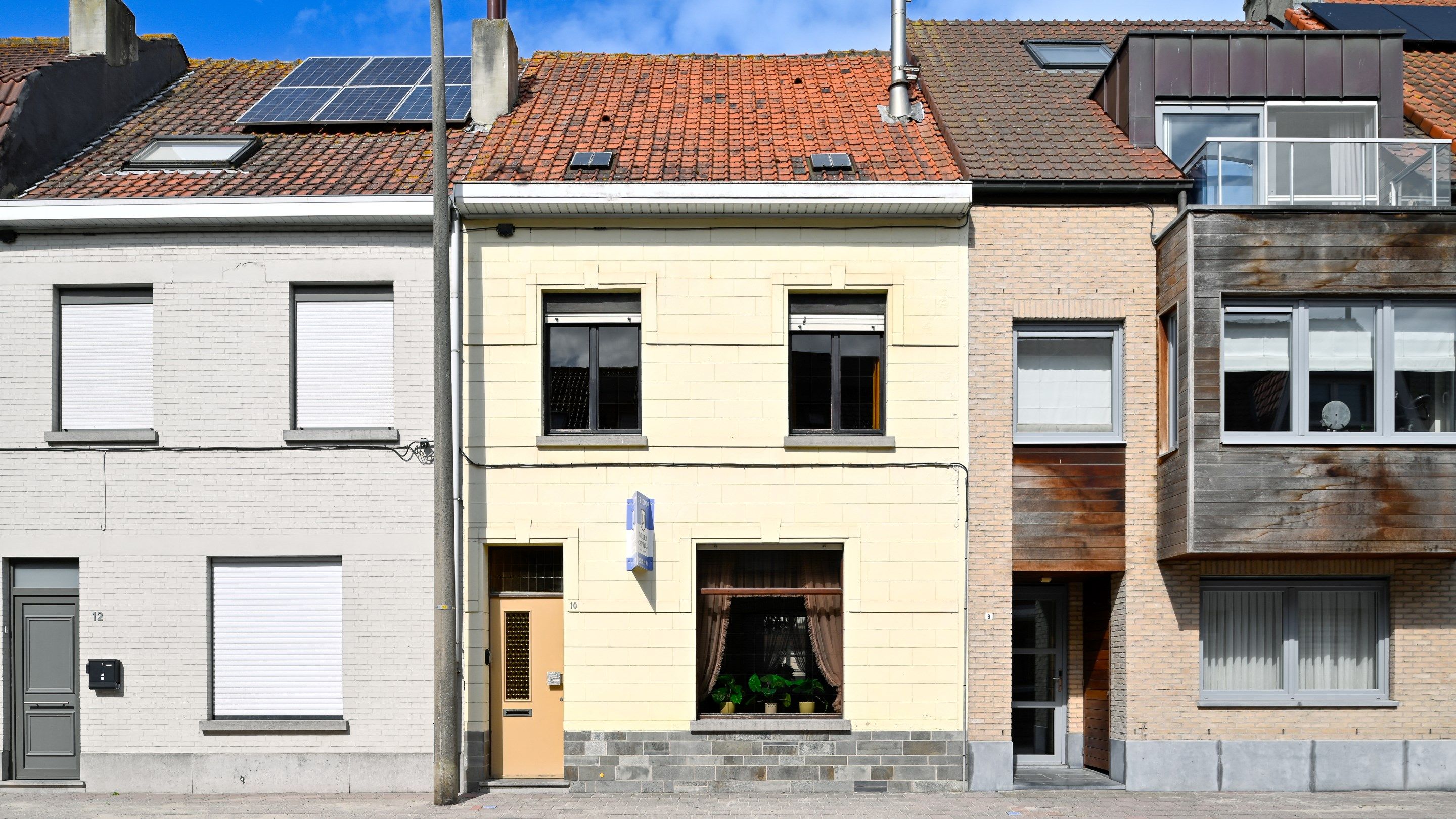 Hoofdfoto van de publicatie: Grote, brede woning met leuke stadstuin te Heist-aan-Zee