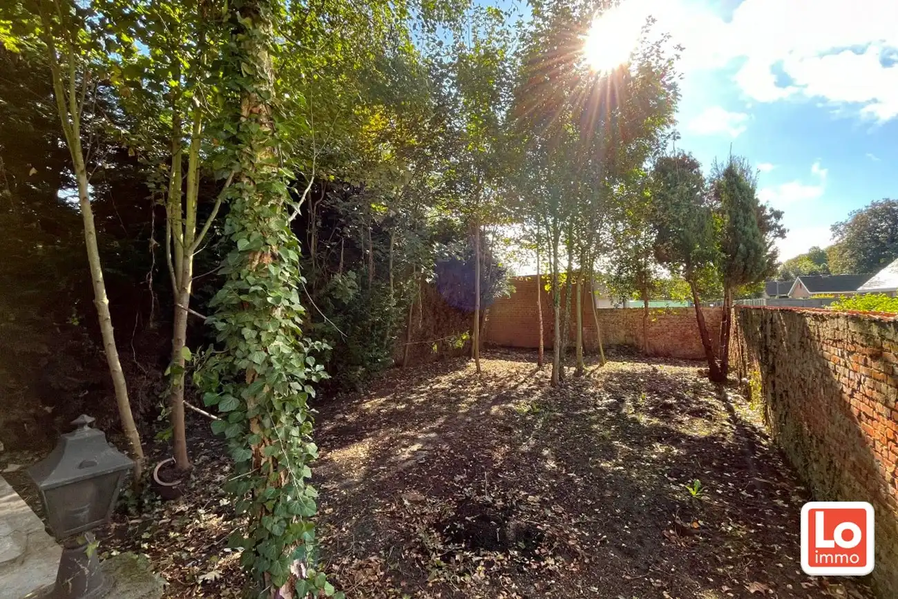 Hoofdfoto van de publicatie: Te renoveren woning met 3 slaapkamer en tuin op een topligging in Centrum Lochristi