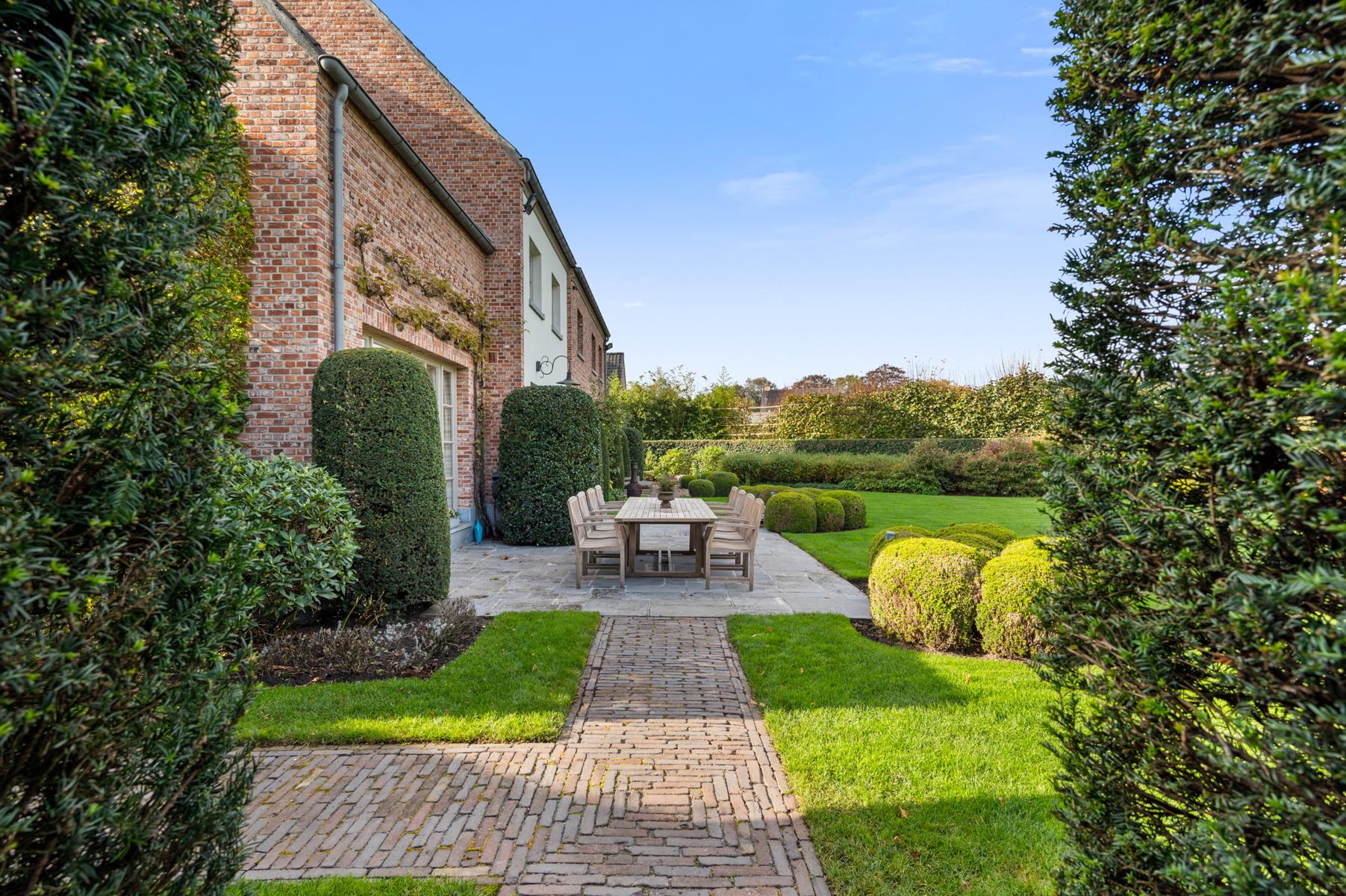 Prachtige instapklare villa met zwembad en poolhouse. foto 30