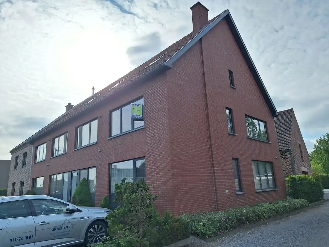 Ruim, stijlvol duplex appartement te Diepenbeek foto {{pictureIndex}}