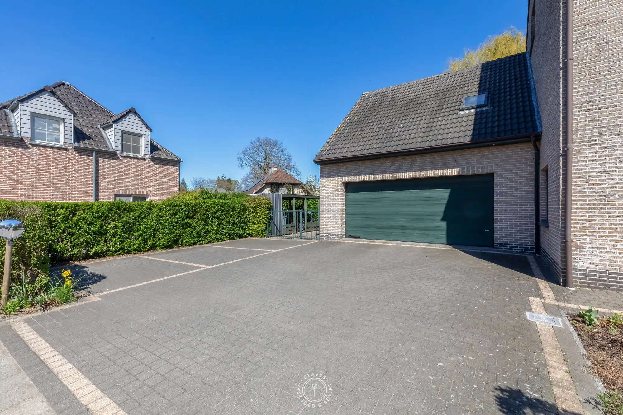 Welgelegen ruime halfopen bebouwing met dubbele garage foto 25