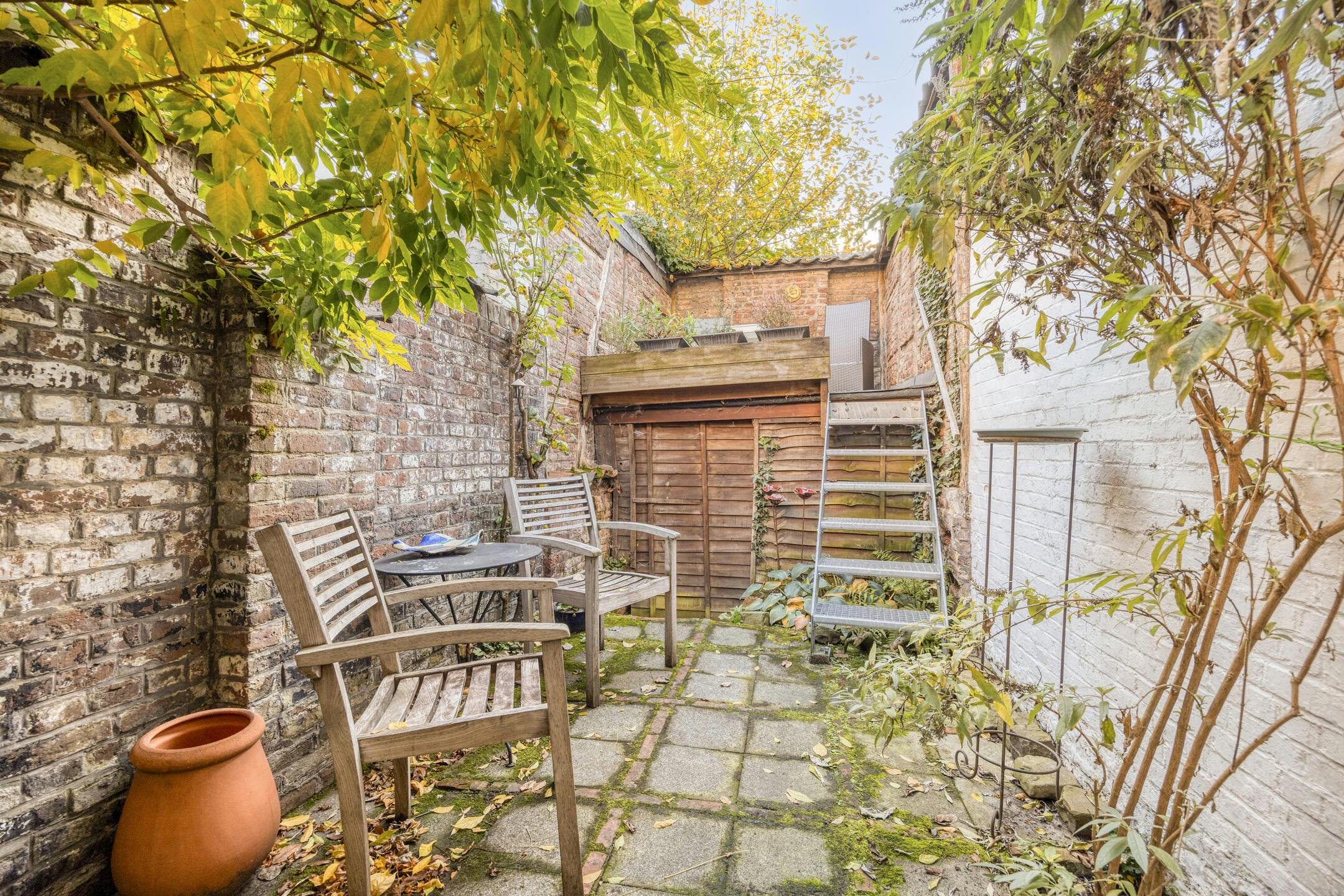 Op te knappen stadswoning met tuin in hartje Hasselt	 foto 15