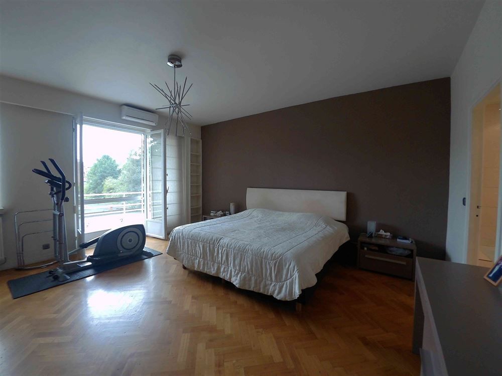 Ruim appartement met terrassen en garagebox foto 11